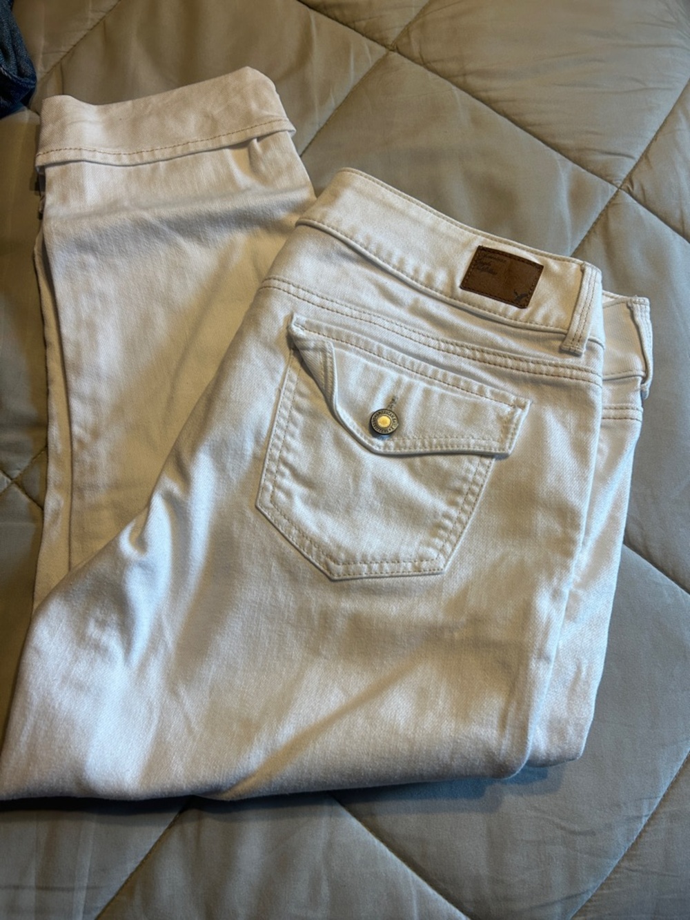 American Eagle Outfitters White Cropped Ankle Jeans with Flap Pocket